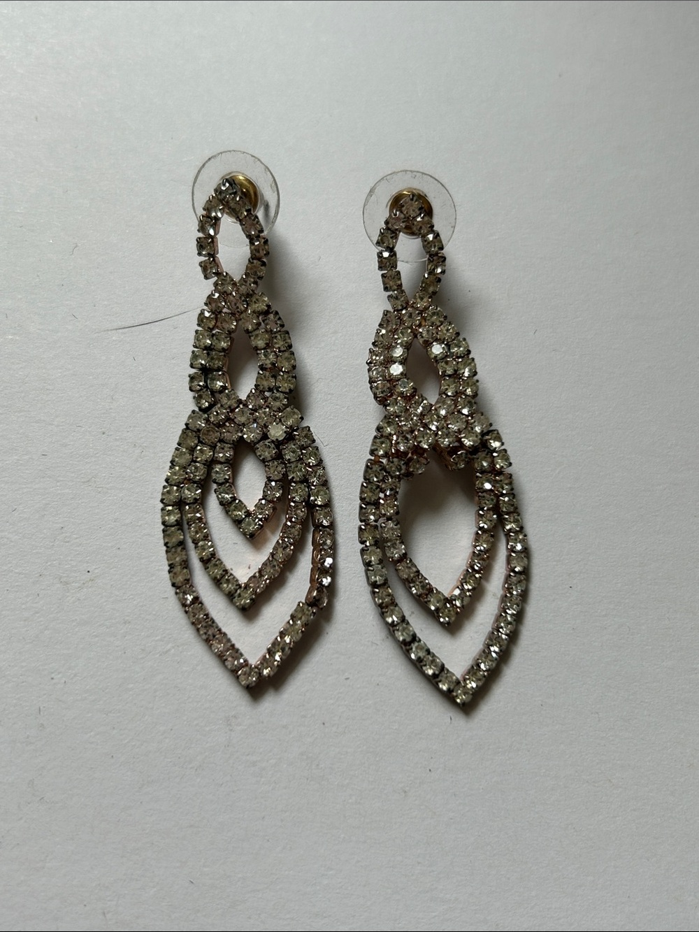 Rhinestone Dangle Earrings in Clear Silver Tone j27